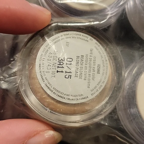 Mary Kay cream eye volor - Picture 3 of 3